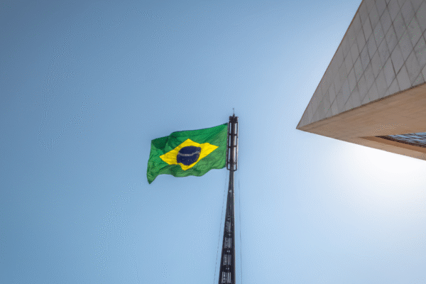 O Sistema Tributário Nacional sob a Ótica da Constituição de 1988: Uma Análise para Acadêmicos sobre Impostos Federais, Estaduais e Municipais capa para artigo tributario Copy