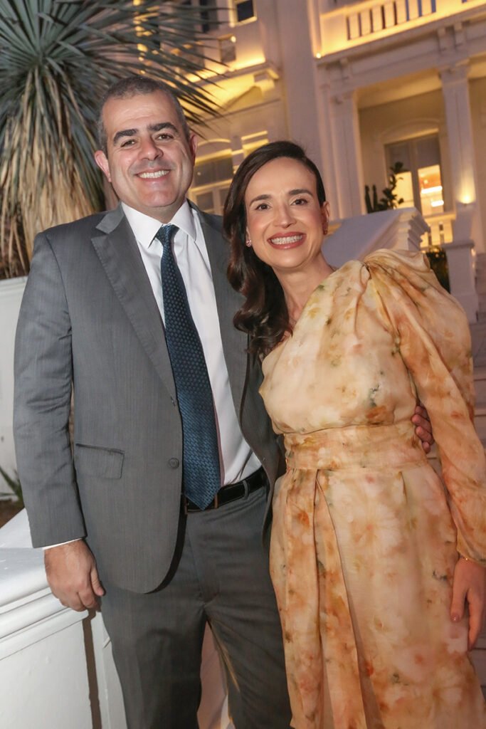A medica dermatologista Debora Cadore com o marido o advogado Joao Goldmeier foto Angelo Santos