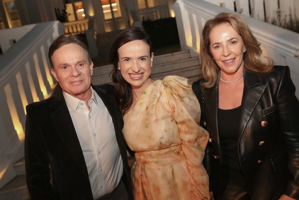 Debora Cadore entre o casal Paulo Tonietto e Marisol foto Angelo Santos