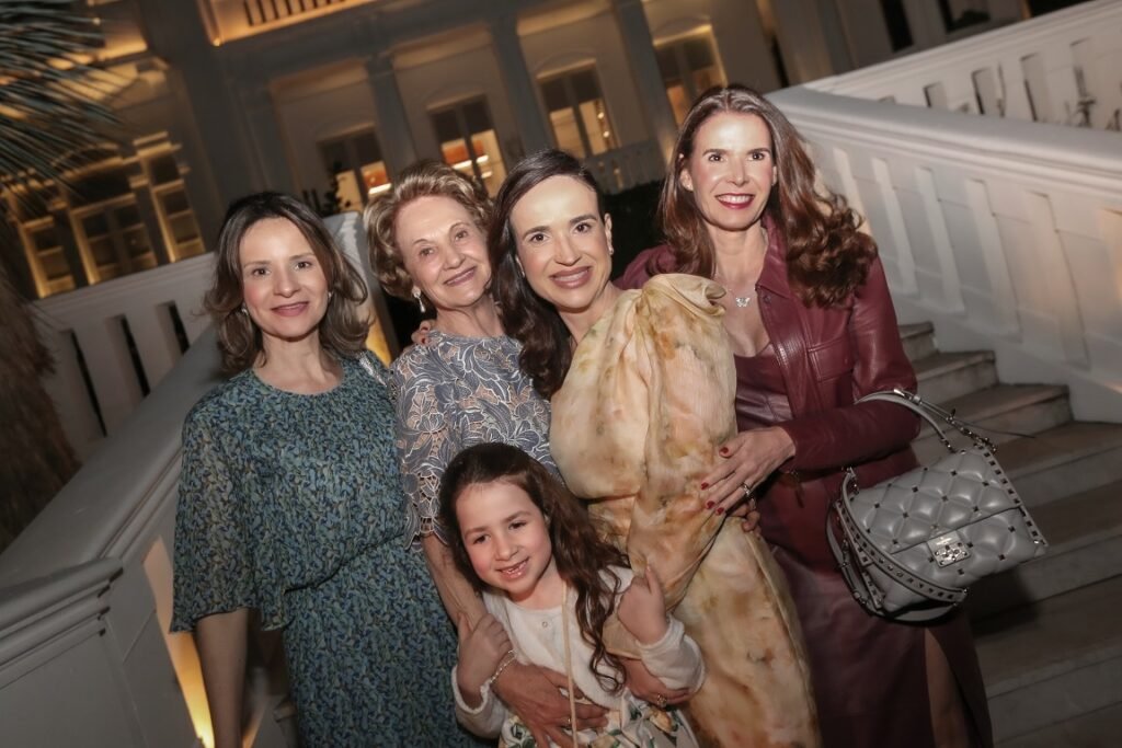 Debora Cadore recebe o carinho da mae Sueli das irmas Patricia Cadore de Farias e Cristiane Hagemann e da filha Leticia Cadore Goldmeier