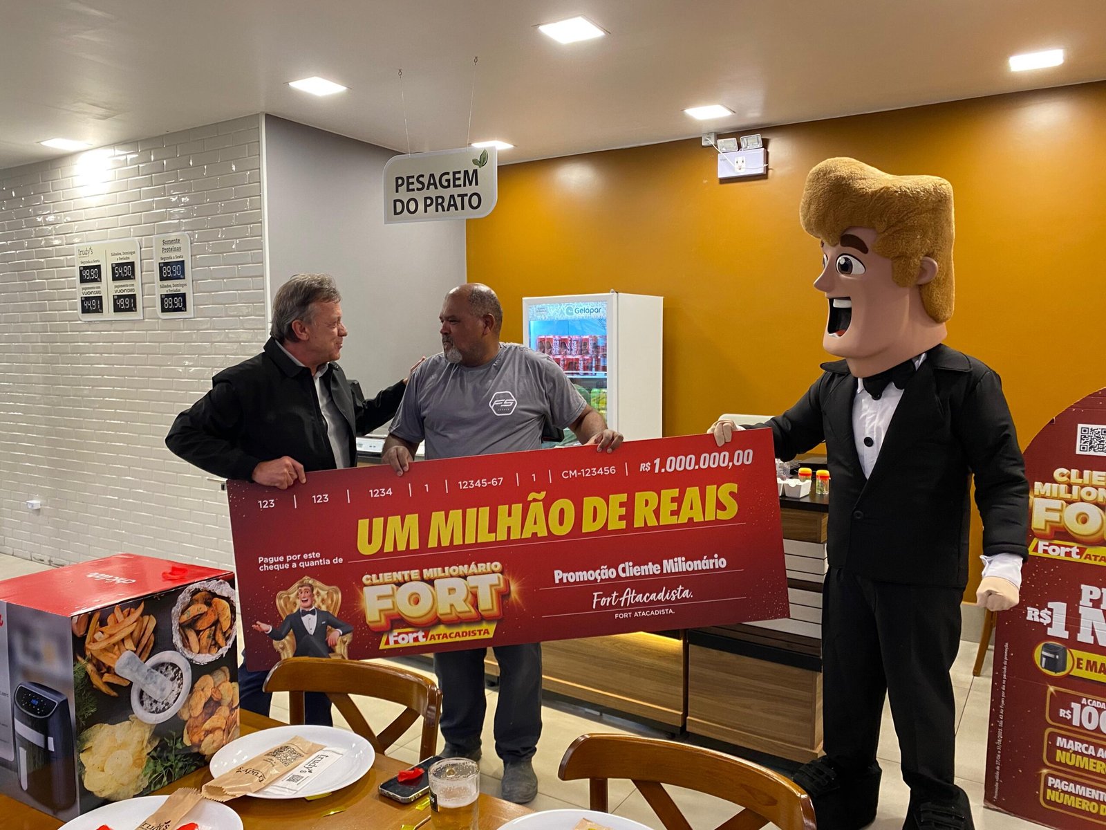 Momento em que o ganhador ficou sabendo que era o grande vencedor do premio de 1 milhao de reais scaled