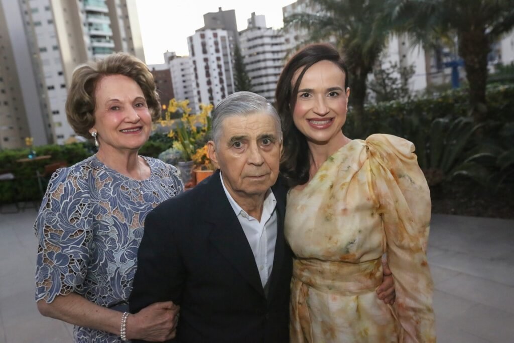 Sueli Cadore e Afonso Farias prestigiando a filha Debora Cadore na inauguracao da nova Cadore Clinica Dermatologica