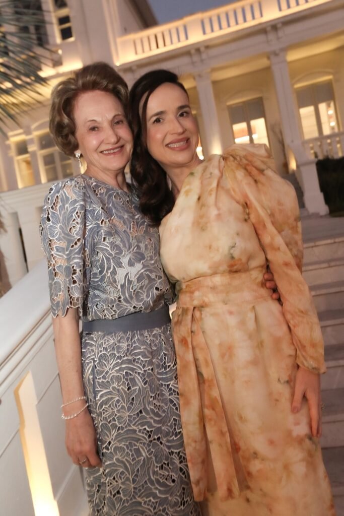Sueli Cadore prestigiando a filha Debora Cadore na inauguracao da sua nova clinica dermatologica