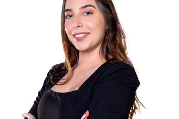 Advogada Trabalhista, Dra. Paula Buguiski, é a nova colunista do site Cidade no Ar FOTO PROFISSIONAL e1760727610788