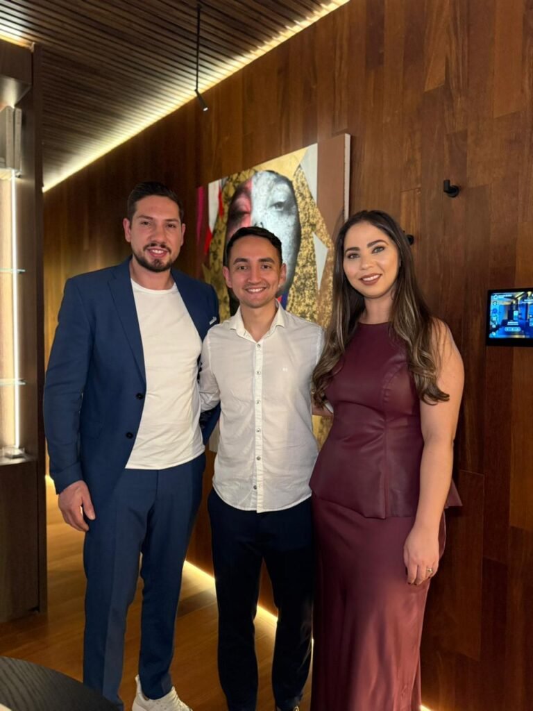 Revelo está na CASACOR SC Florianópolis 4 Victor Hugo Kovalski Ribas Lima o arquiteto Leonardo Simoes e Carolina Leal Ribas Lima