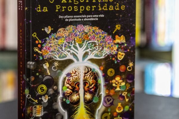 Sessão de autógrafos e bate-papo marcam lançamento do livro “O Algoritmo da Prosperidade” WhatsApp Image 2025 10 10 at 11.48.09