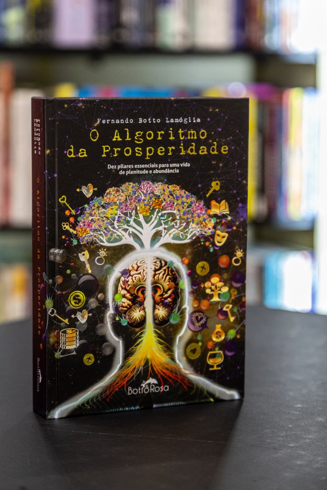 Sessão de autógrafos e bate-papo marcam lançamento do livro “O Algoritmo da Prosperidade” 6 WhatsApp Image 2025 10 10 at 11.48.09