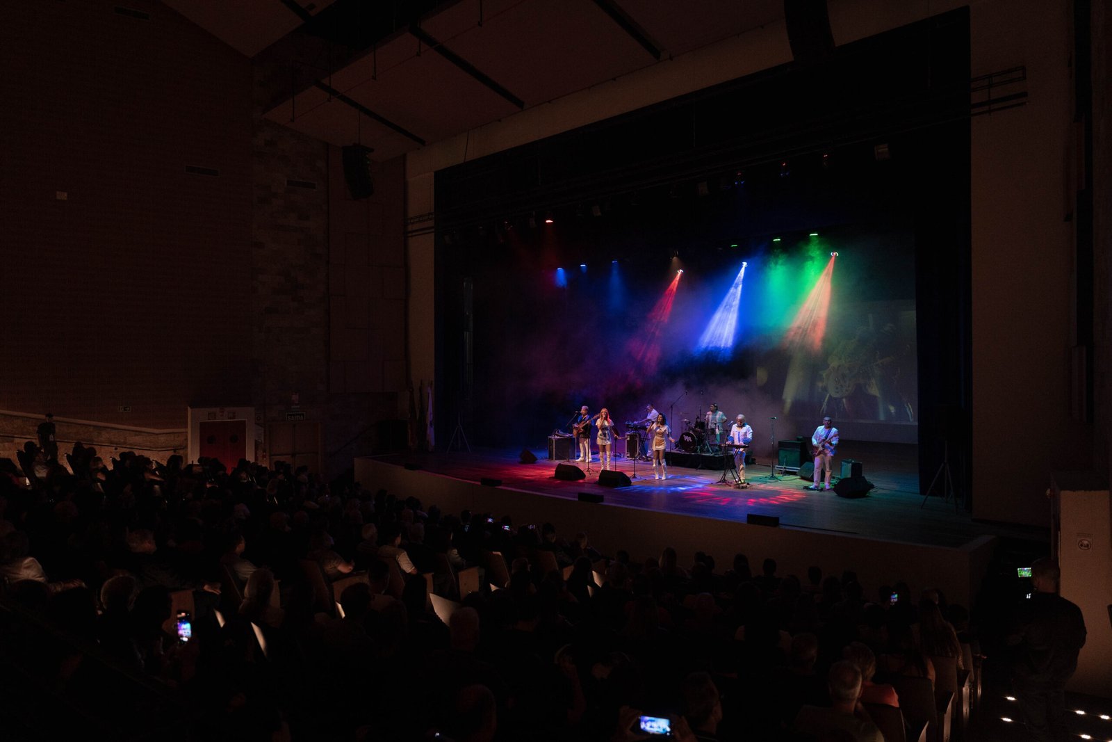 Los Kalas confirmam novas datas da turnê “Elvis & Abba” em Santa Catarina 4 espetaculo los kalas 17 scaled