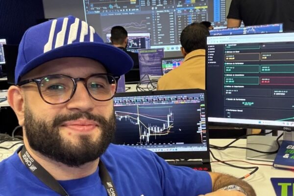 Plataforma de Ribeirão Preto aposta em inteligência artificial e análise de performance para formar traders de alta performance unnamed 2025 10 13T113125.055 e1760365905384