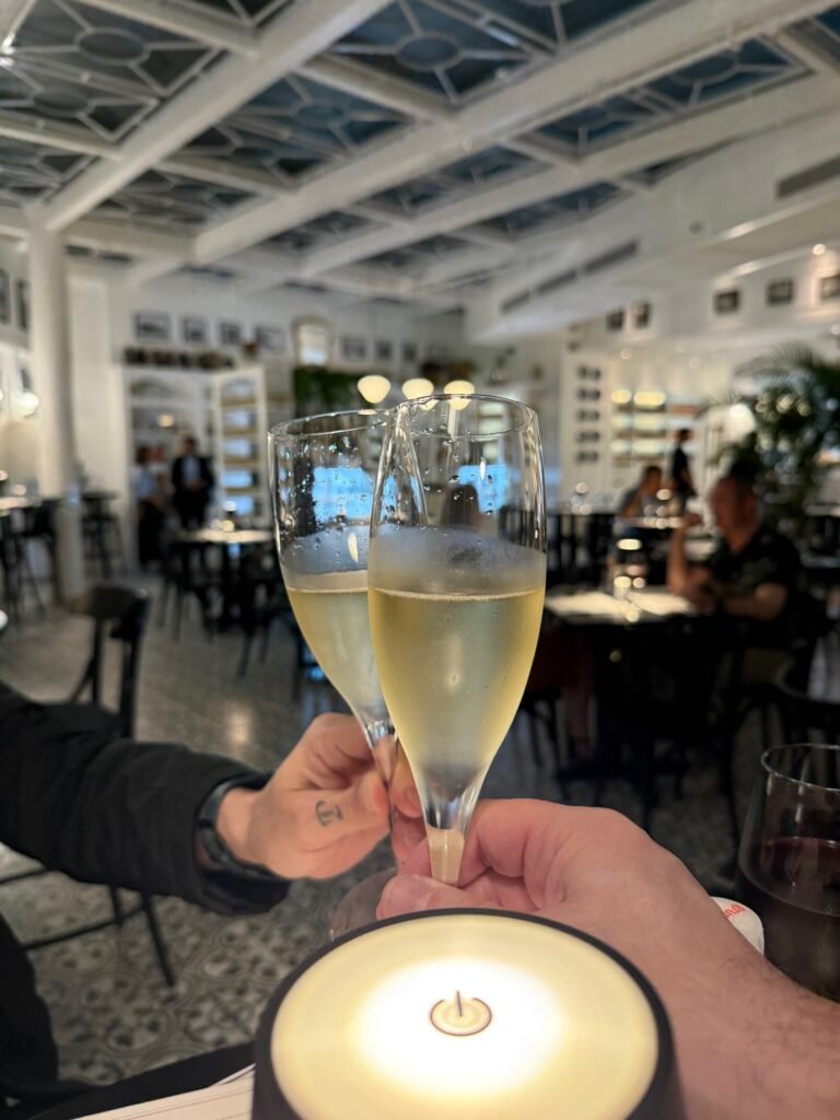 Gastronomia uruguaia: Narbona desembarca em SC com restaurante, loja gourmet e produção artesanal 3 Vinhos e espumantes de fabricacao propria estao no menu do Narbona Foto Davi Paes e Lima